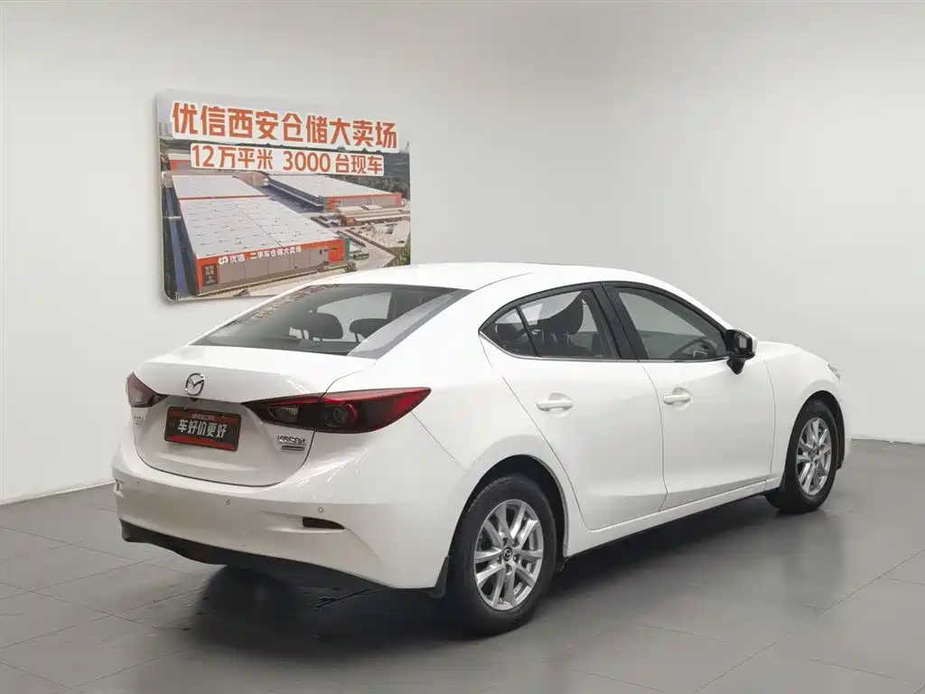 Mazda Mazda3 3 2017 1.5L AT Luxury V