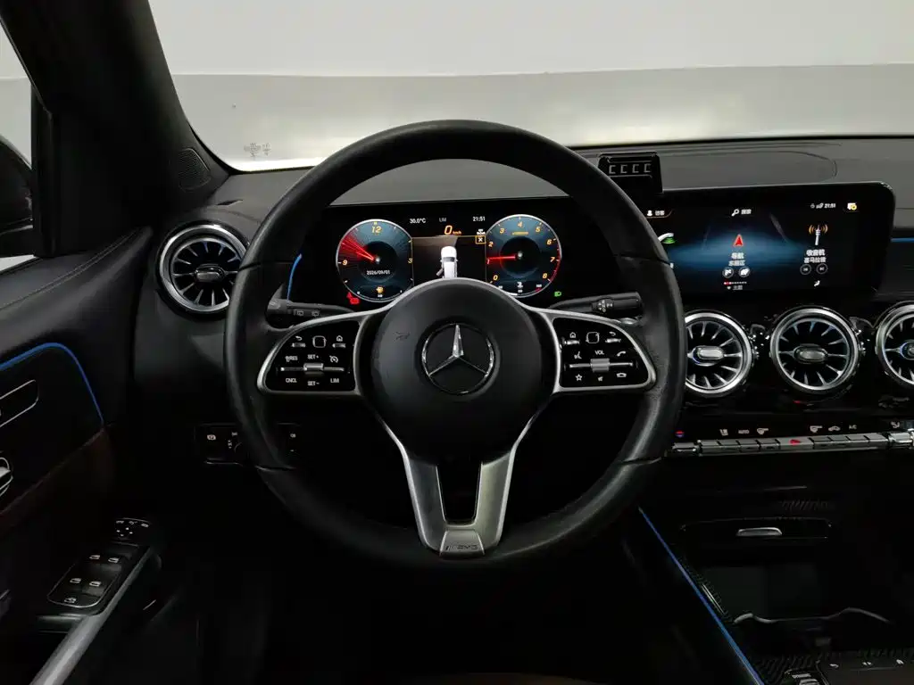 Mercedes-Benz GLB — миниатюра 11