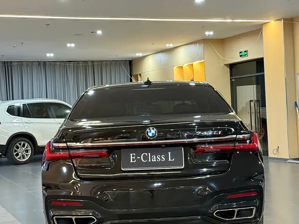 BMW 7 Series — миниатюра 6