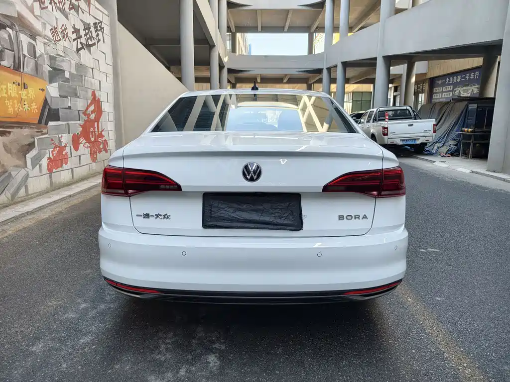 VOLKSWAGEN BORA