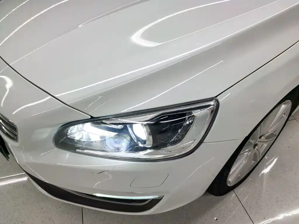 Volvo S60 PHEV — миниатюра 14