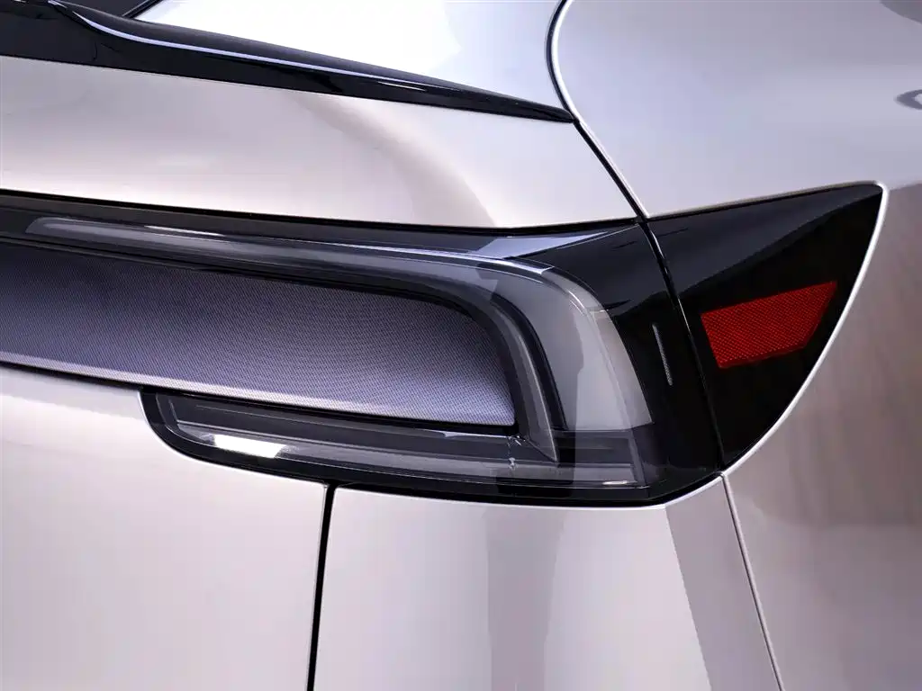 Tesla Model Y L