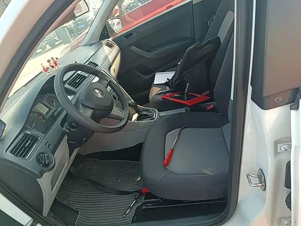 Skoda Rapid — миниатюра 15