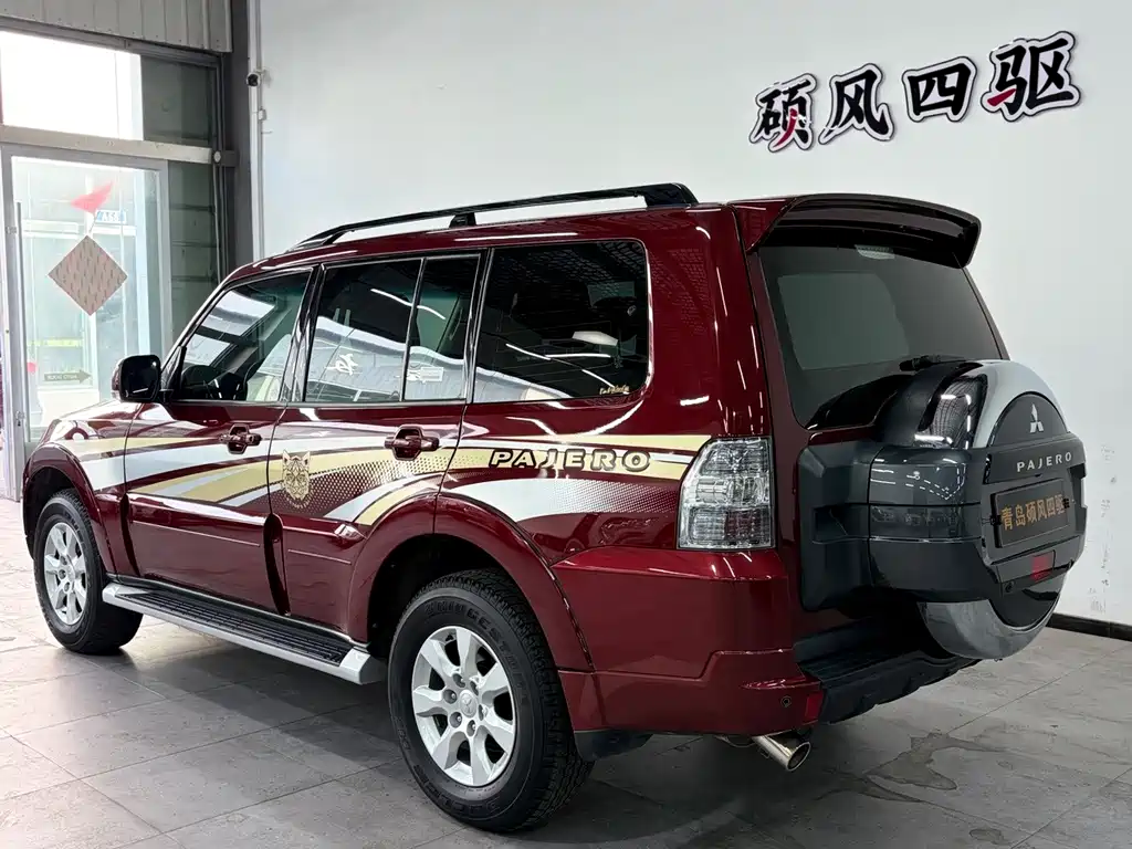 Mitsubishi Pajero (Import) — миниатюра 3