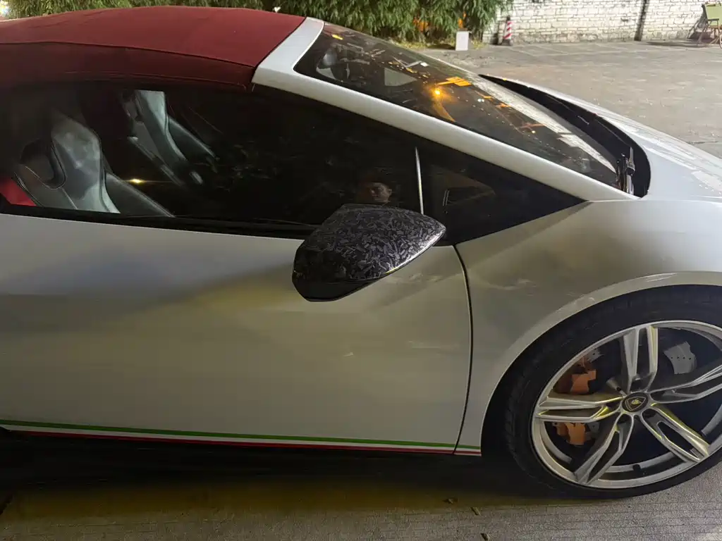 LAMBORGHINI HURACÁN