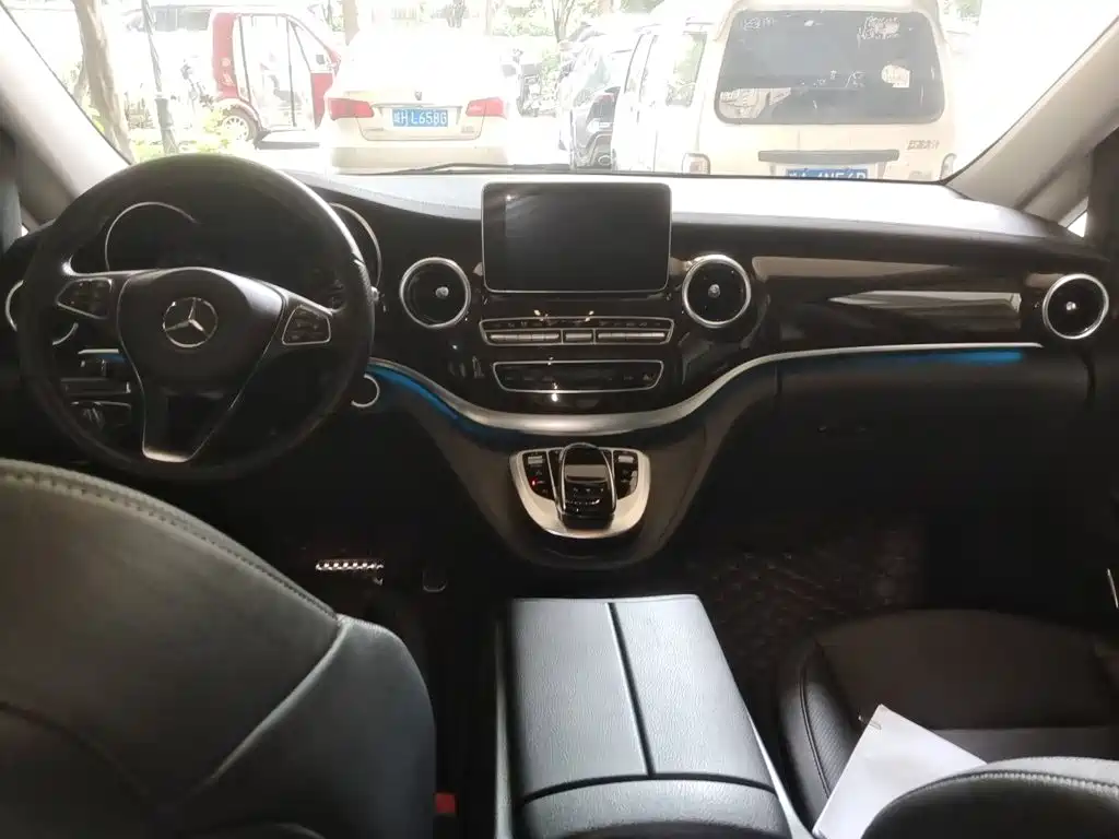 Mercedes-Benz V-Class — миниатюра 13
