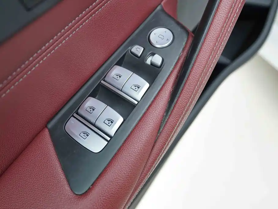 BMW 5 Series — миниатюра 11
