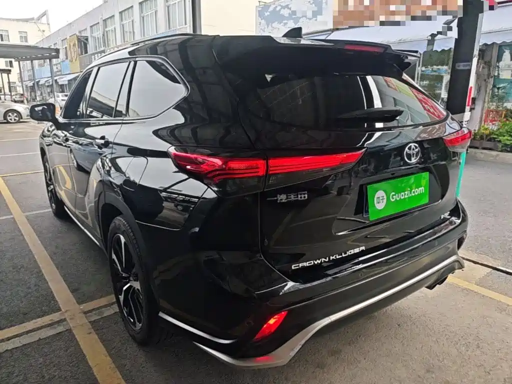 Toyota Crown Kluger — миниатюра 5