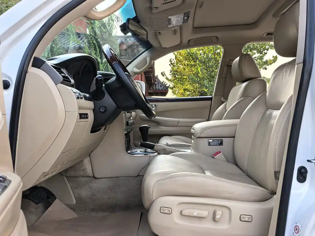 Lexus LX — миниатюра 9