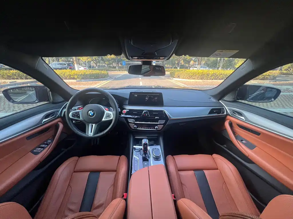 BMW M5 — миниатюра 9