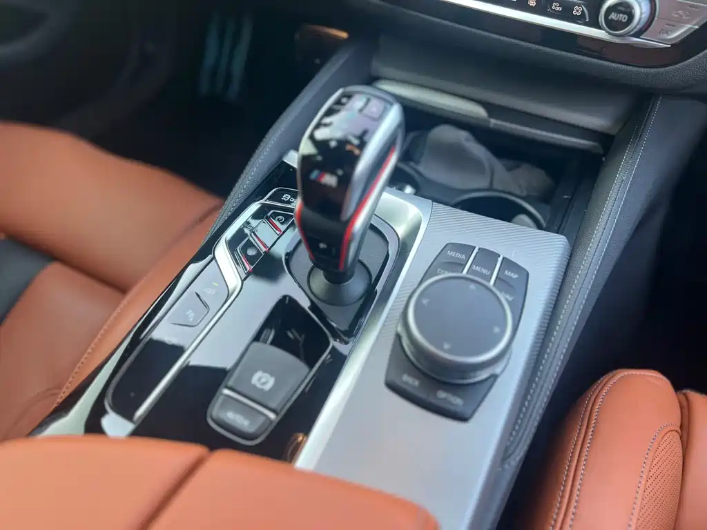 BMW M5 — миниатюра 11