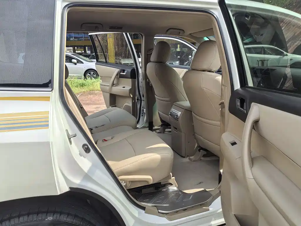 Toyota Highlander 2012 2.7L 7 мест Elite
