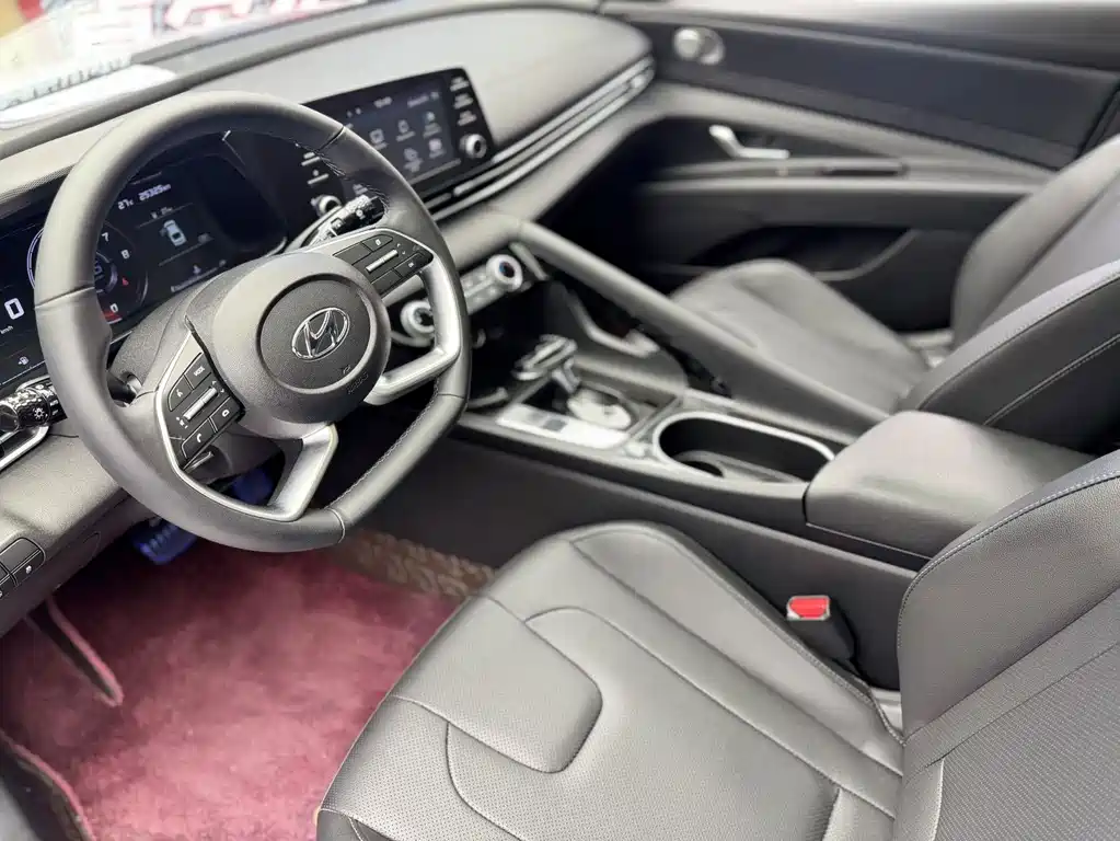 Hyundai Elantra — миниатюра 12