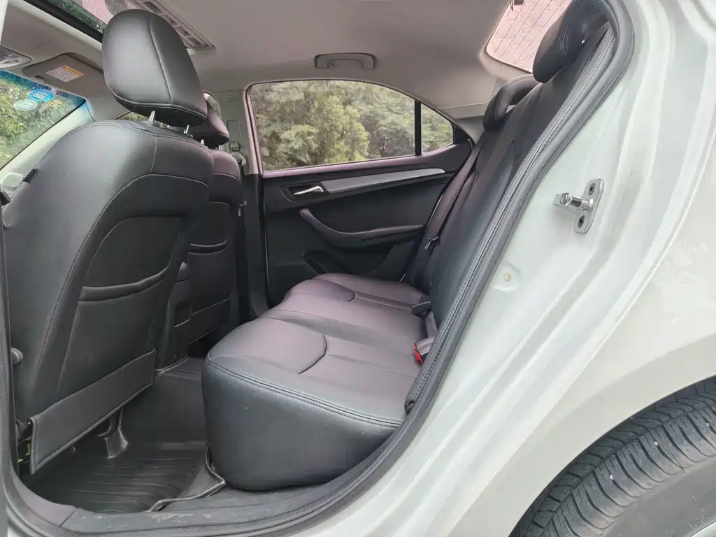 Roewe 360 — миниатюра 5
