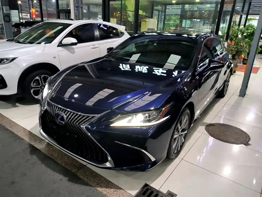 Lexus ES 2021