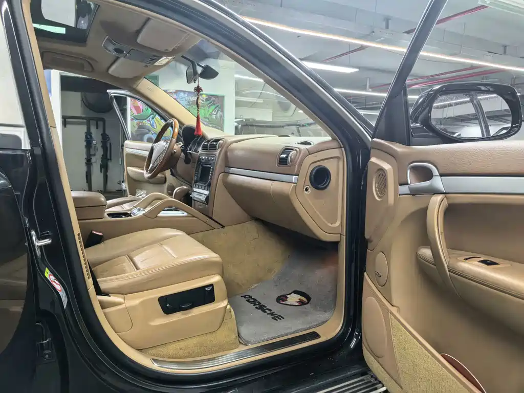 Porsche Cayenne — миниатюра 9