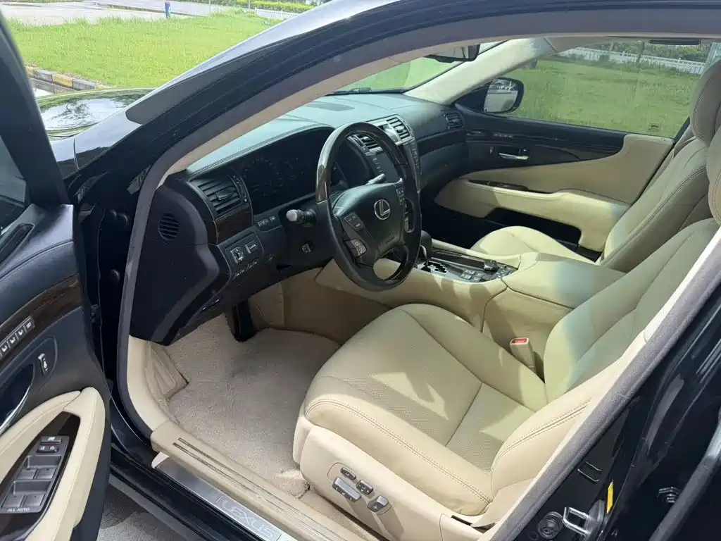 Lexus LS — миниатюра 4