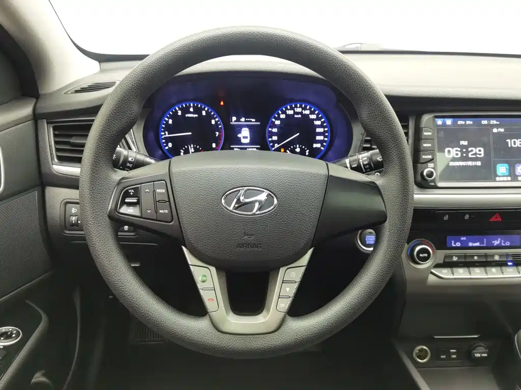Hyundai Mistra — миниатюра 11