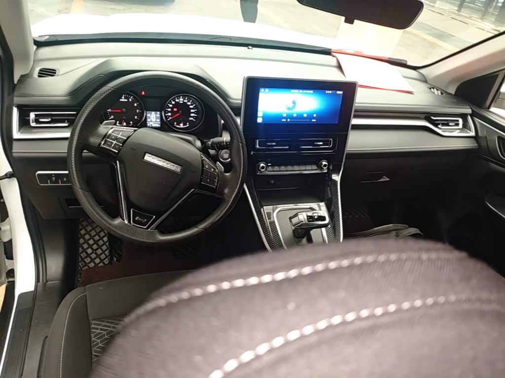 Haval Haval M6 1.5 л 2023 г. Белый, пробег 28900 км