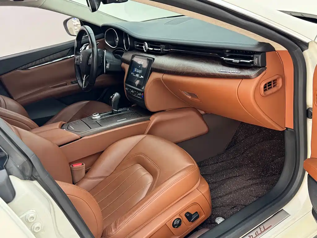 Maserati Quattroporte — миниатюра 4