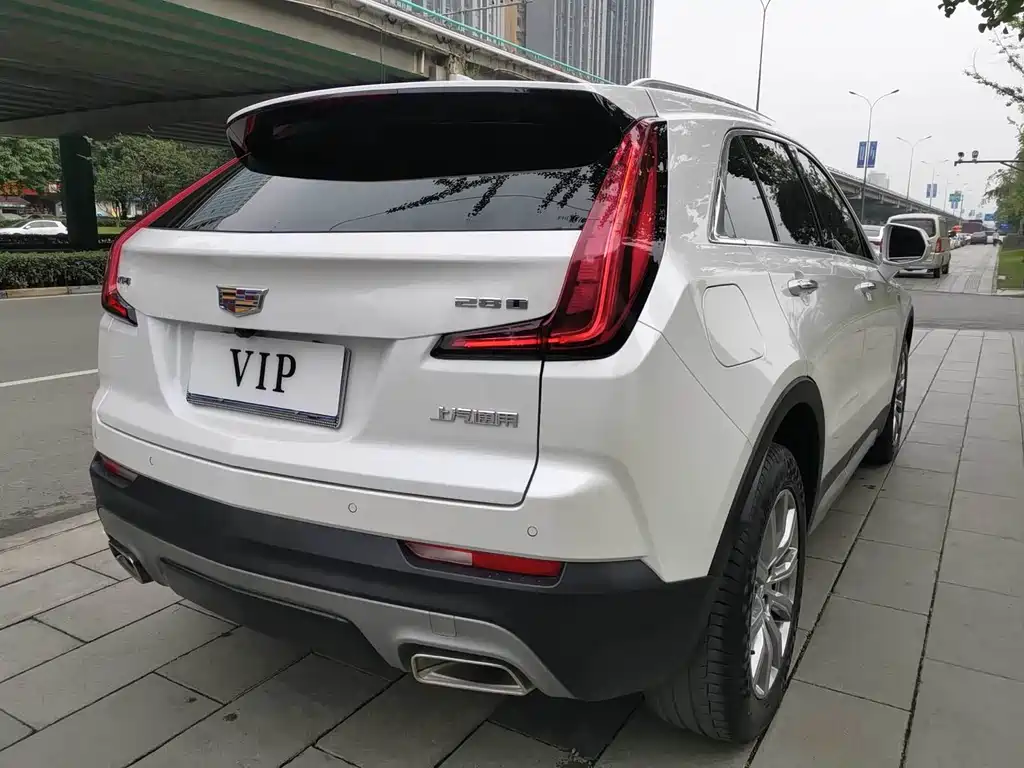 CADILLAC XT4