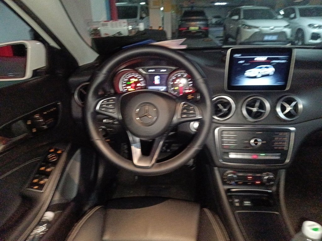Mercedes-Benz GLA — миниатюра 11