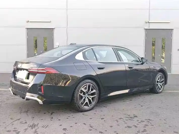 BMW i5 — миниатюра 8
