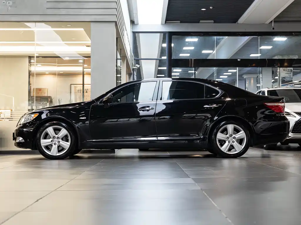 Lexus LS — миниатюра 4