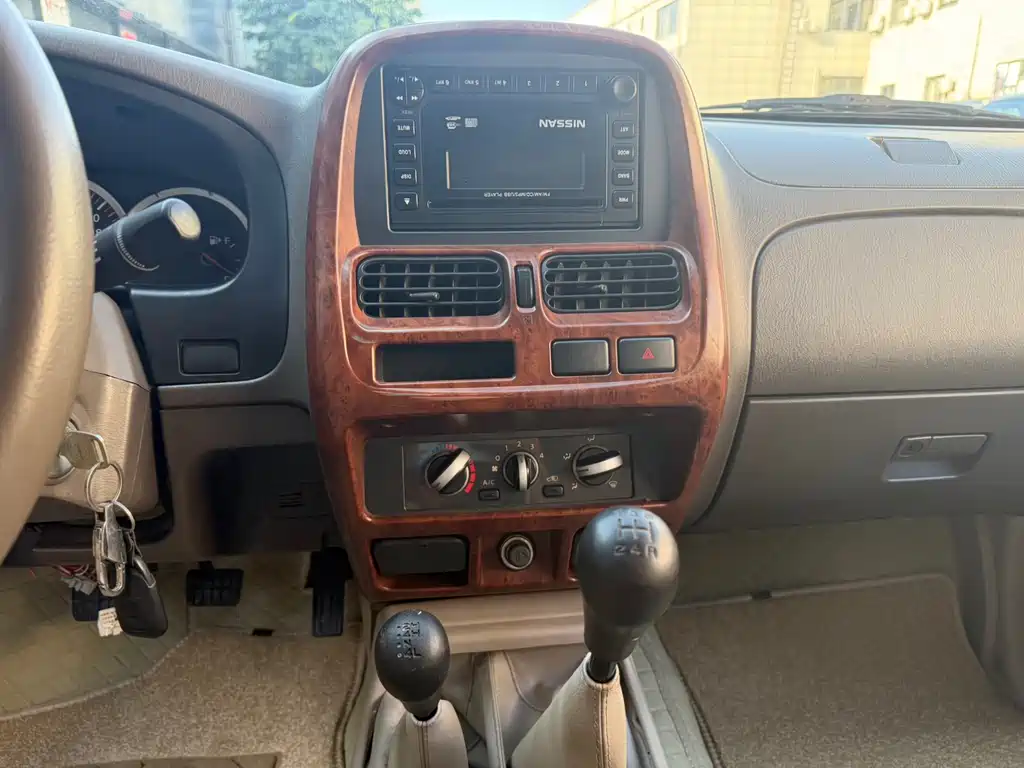 Nissan ZN 2013 2.4L 5 мест