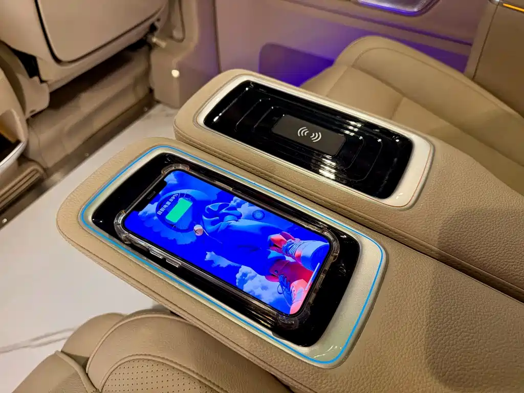 Mercedes-Benz V-Class 2022 — фото 12