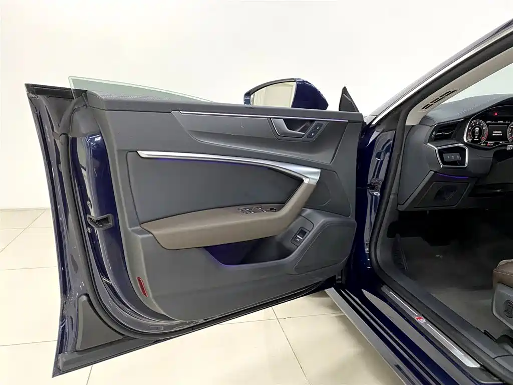 Audi A7L 2022 45 TFSI S-line