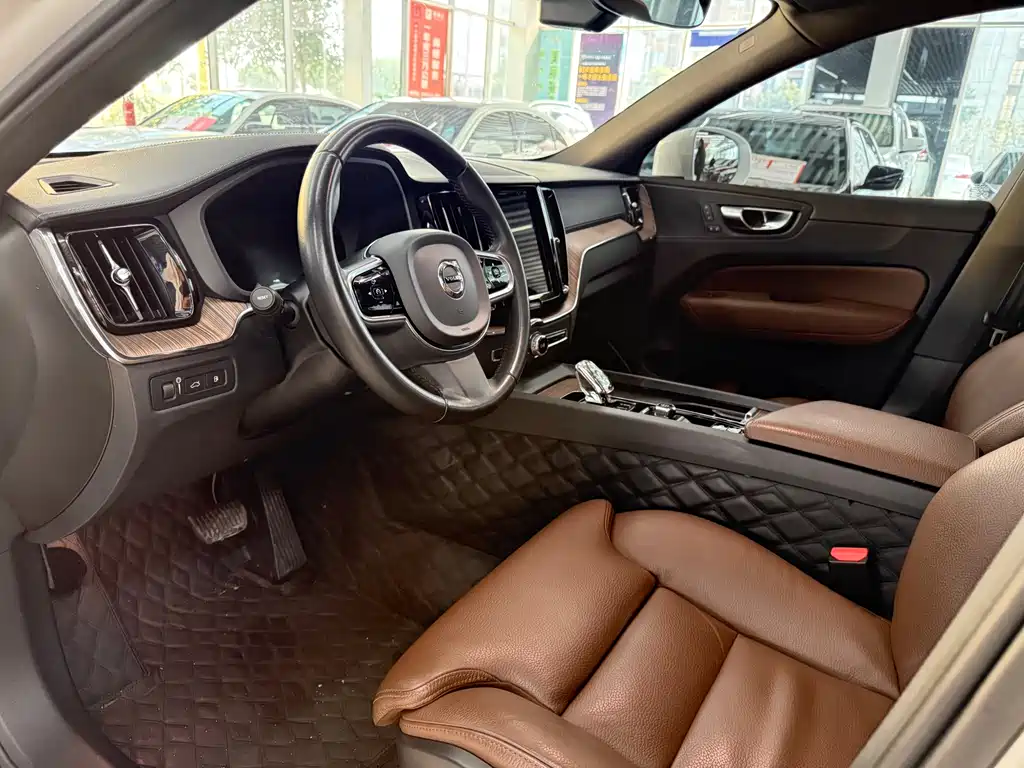 VOLVO XC60 PLUG IN HYBRID