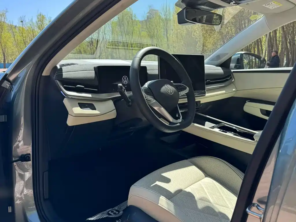 Volkswagen Sagitar 2026 L 300TSI DSG Luxury