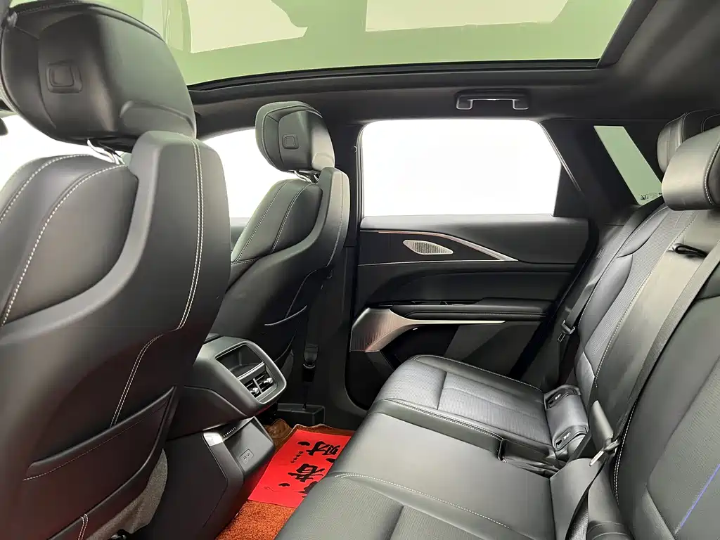 Cadillac Lyriq — миниатюра 17
