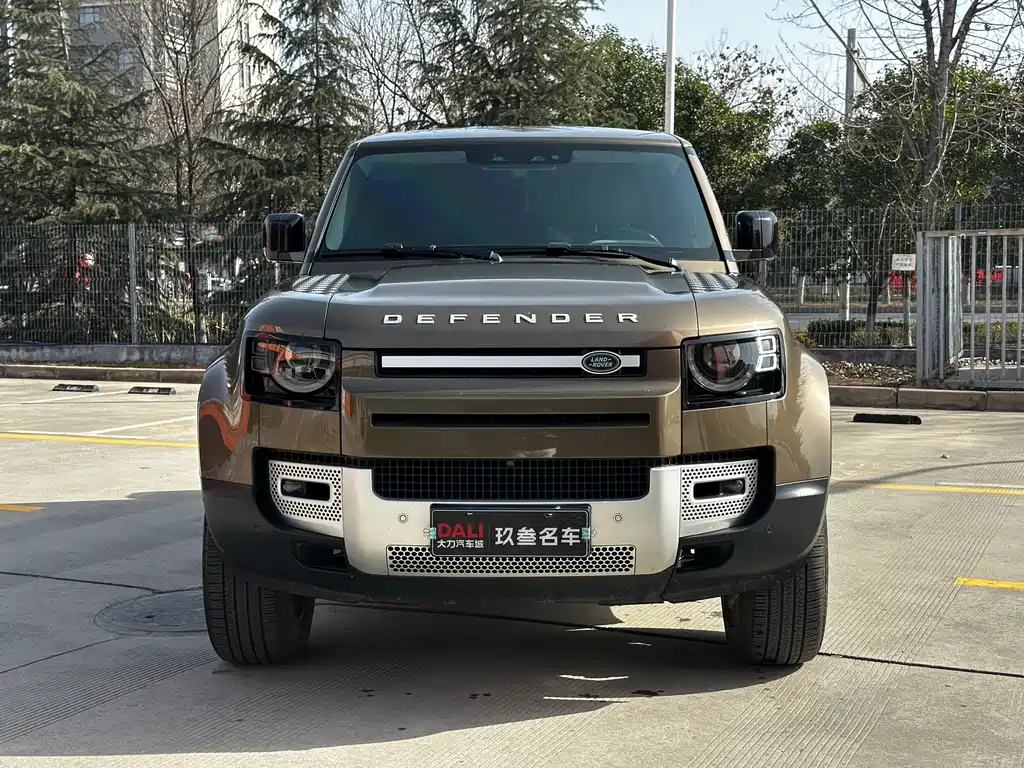 LAND ROVER DEFENDER