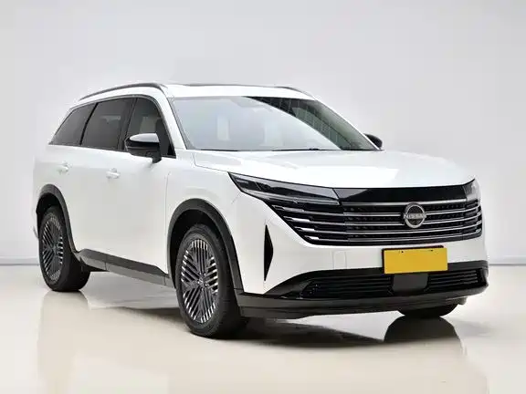 NISSAN EXPLORING THE LAND