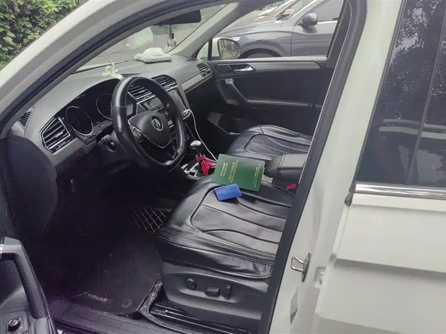 Volkswagen Tiguan L L 2019 330TSI AT Luxury V