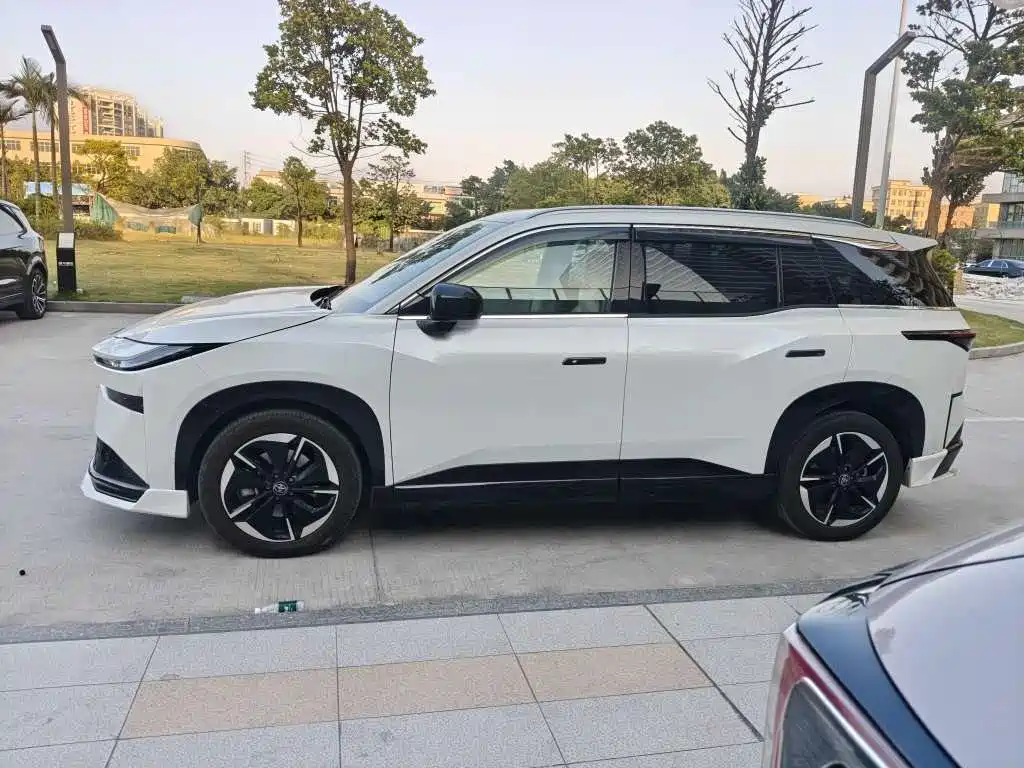 Toyota bZ3X — миниатюра 3