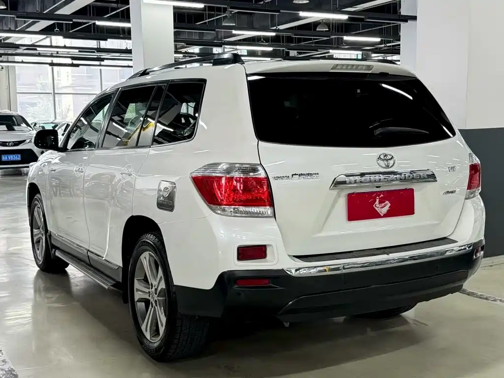 Toyota Highlander 2011 2.7L 5 мест Sport