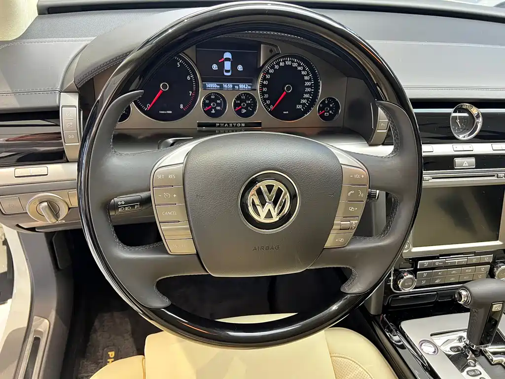 Volkswagen Phaeton — миниатюра 13