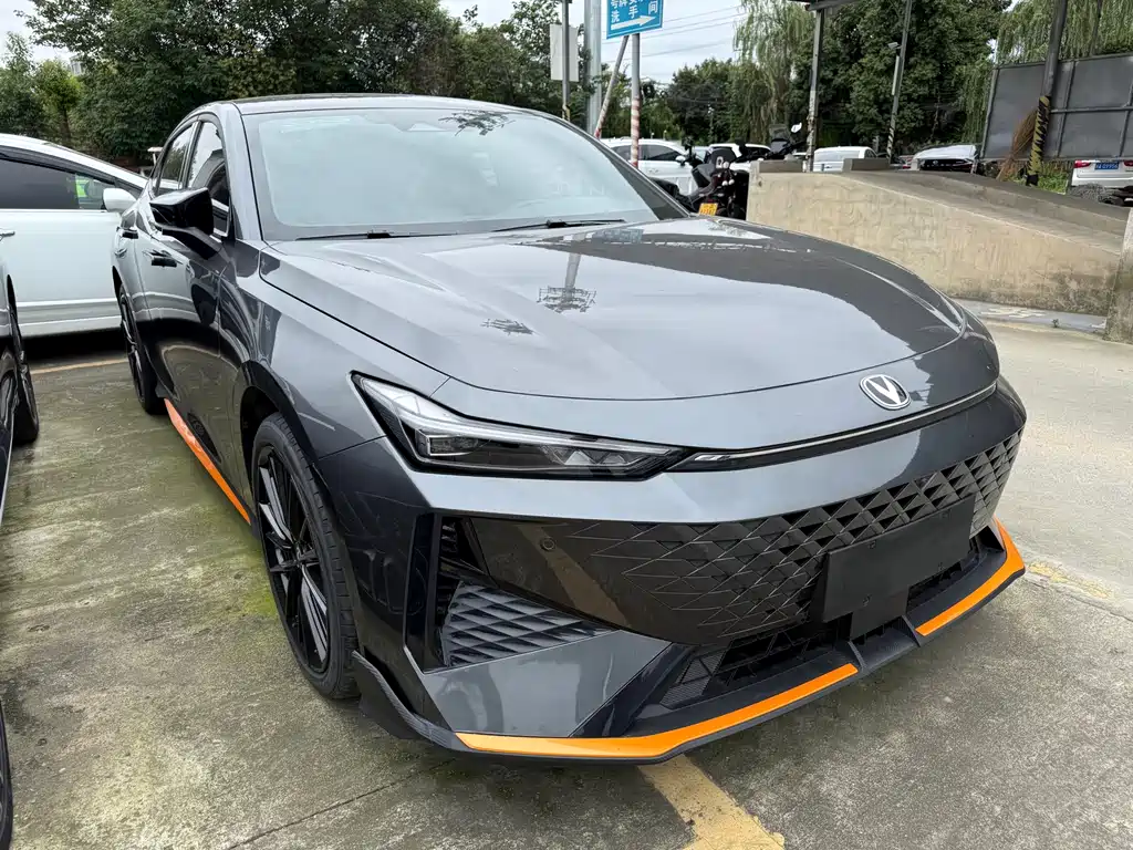 Changan UNI-V 2024 1.5T Luxury Sport