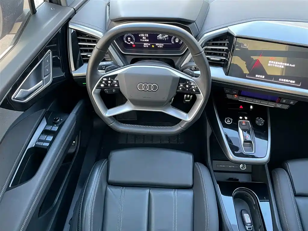 AUDI Q4 E TRON