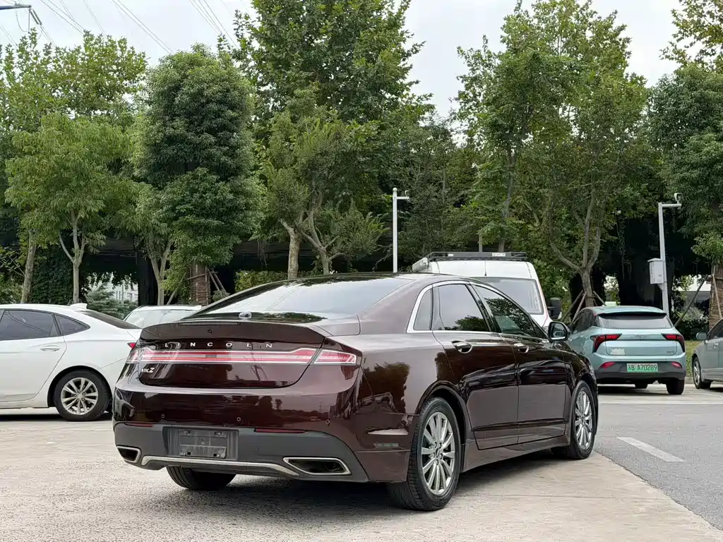 Lincoln MKZ — миниатюра 9