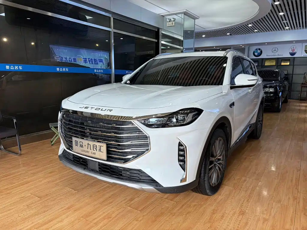 Jetour X70 PLUS - фото 3