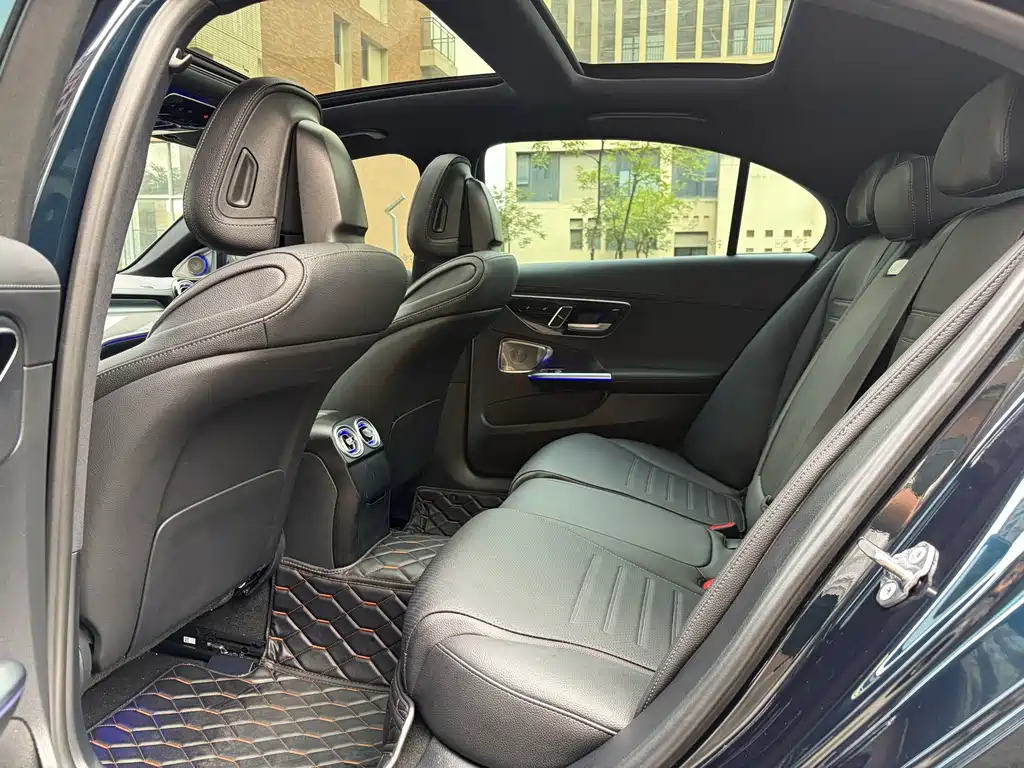 Mercedes-Benz C-Class — миниатюра 7