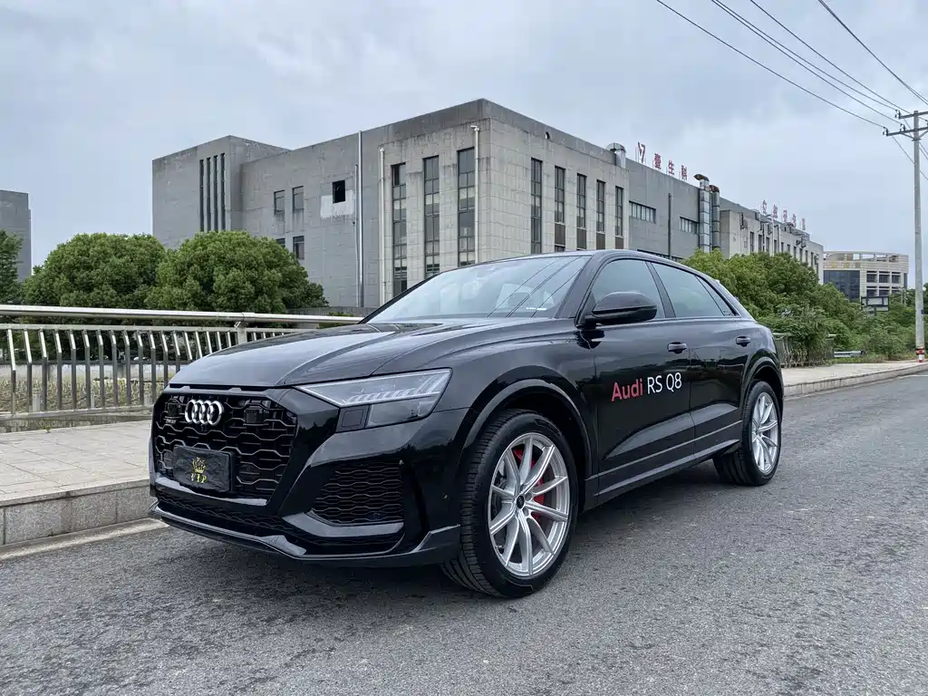 Audi RS Q8 2025