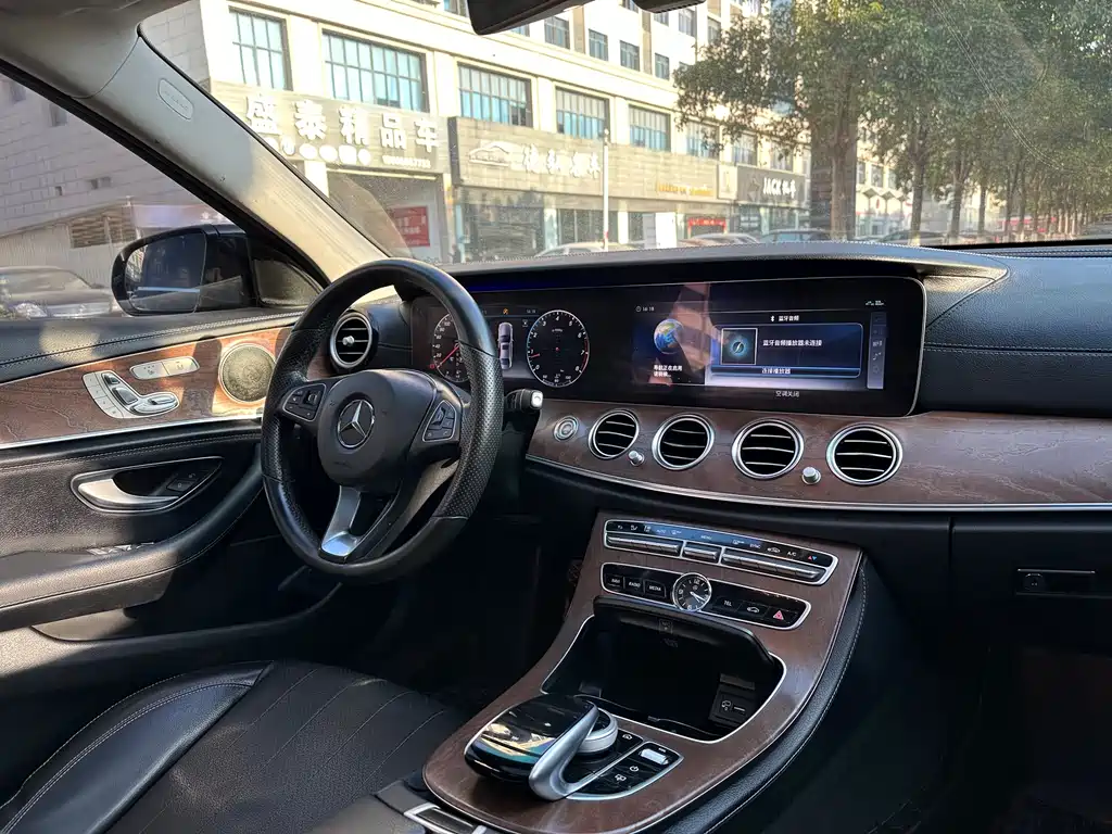 MERCEDES-BENZ E CLASS