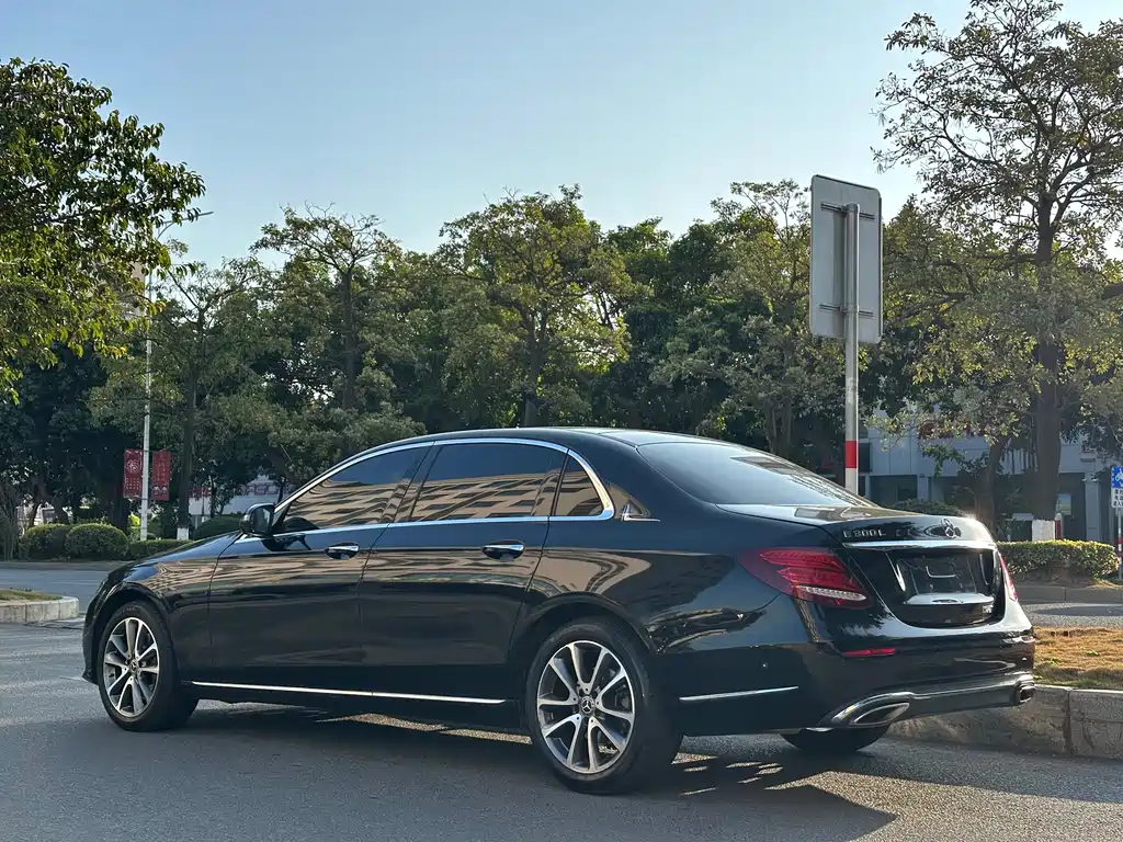 MERCEDES-BENZ E CLASS