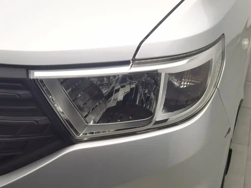Wuling Hongguang V — миниатюра 7