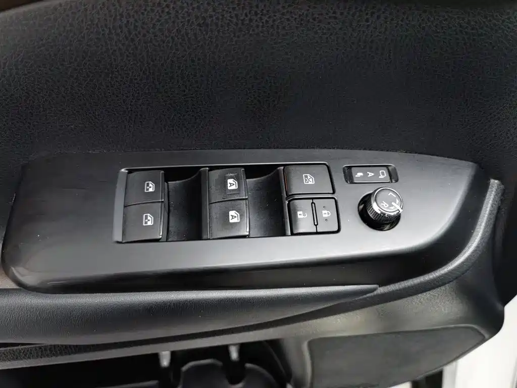 Toyota Highlander 2018 2.0T Luxury 7 мест V